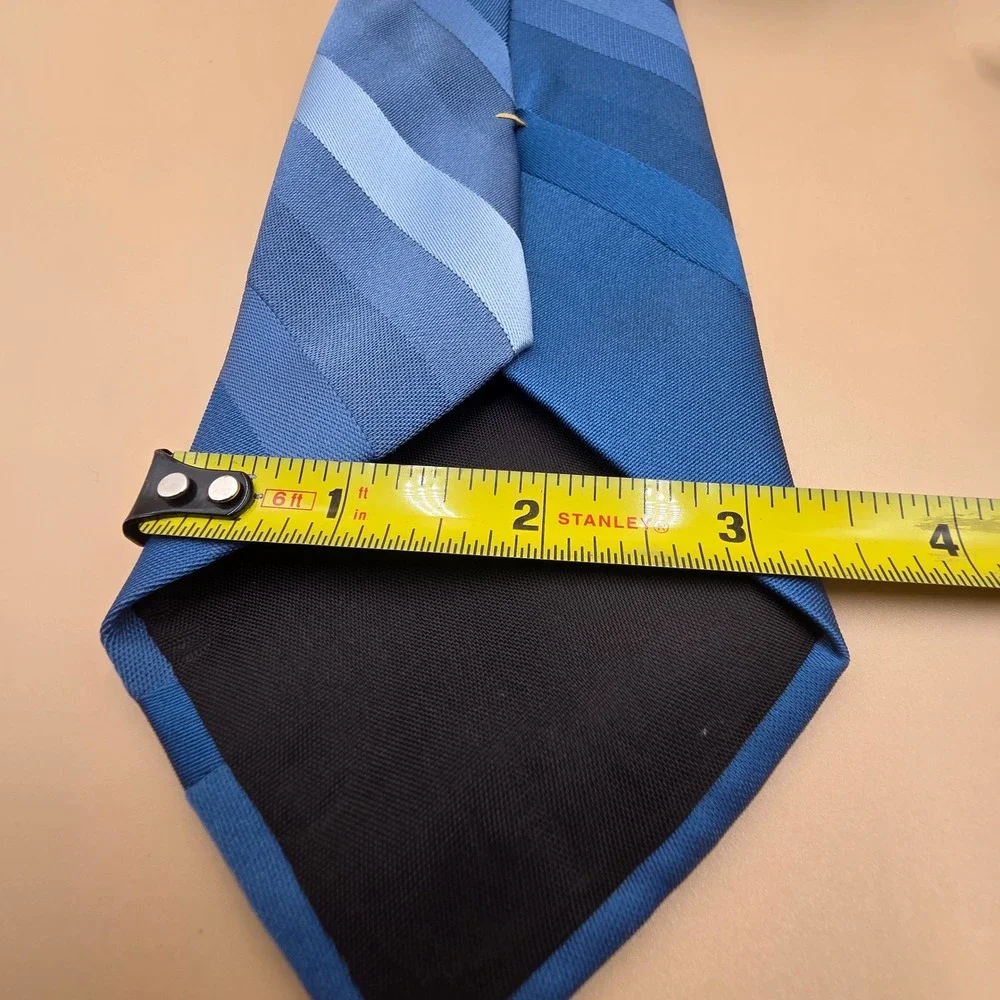 Oscar de la Renta Mens Silk Necktie Blue Tonal Diagonal Stripe Signature Logo